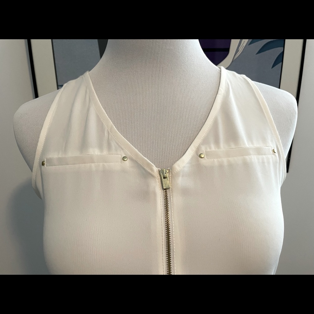 Express Dual Pocket Silky Vneck Tank - Picture 3 of 7